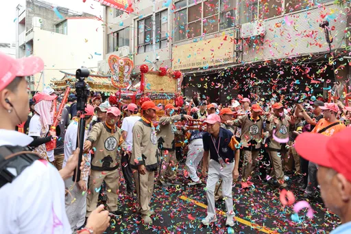 大甲媽祖凌晨雨中出發　抵達這家醫院雨停了！信徒：媽祖庇佑