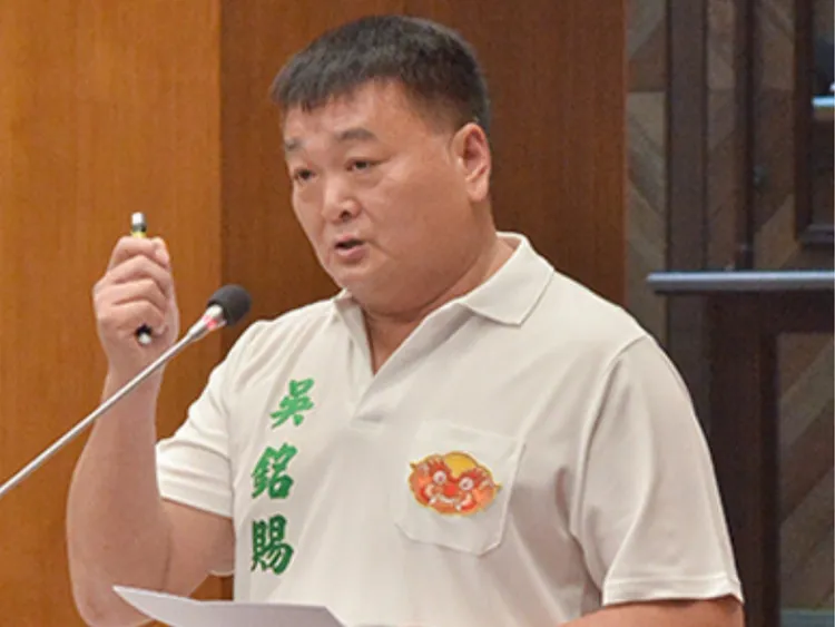 吳銘賜議員質詢爆料，偵查隊長性侵女報案人。翻攝吳銘賜臉書