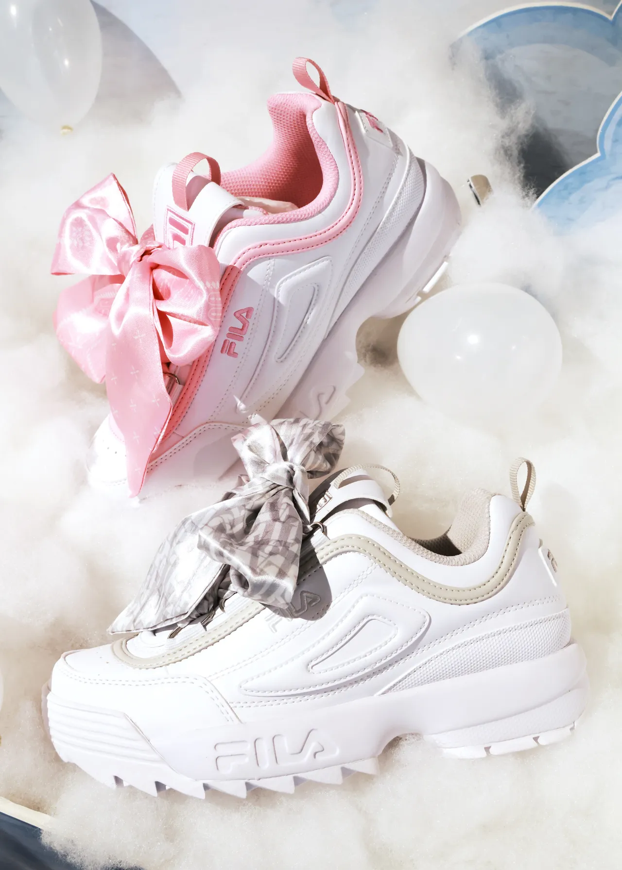 FILA DISRUPTOR 2 SCARF鞋款則配有緞面蝴蝶結鞋帶增添浪漫。品牌提供