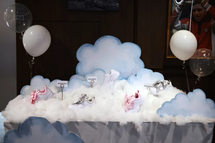 FILA 1911 TAIPEI時尚概念店限時打造出「雲朵白場域」。品牌提供