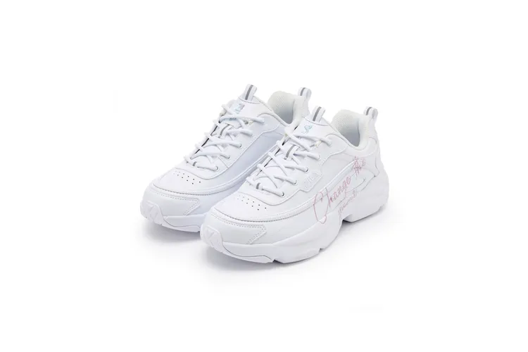 FILA RAYTONA SCRIPT鞋款，2680元。品牌提供