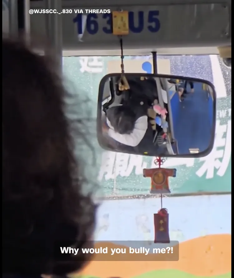 一名台灣公車司機與乘客爭執後大哭的畫面在社群平台傳開。翻攝CNN、 threads＠WJSSCC._.830