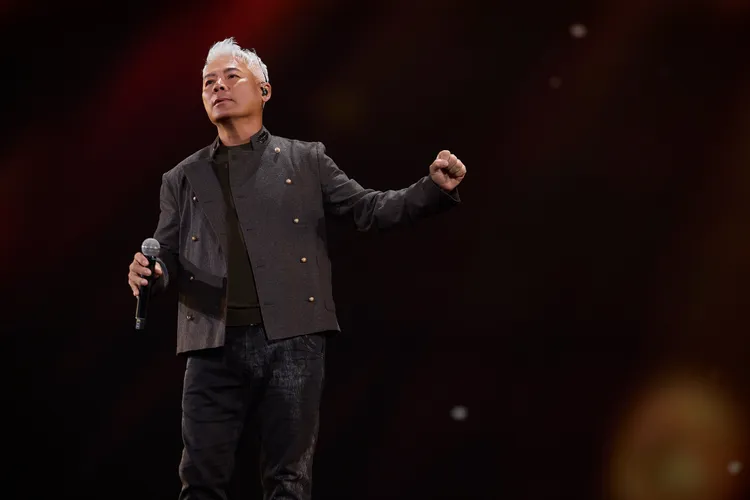 巫啟賢《太傻》引起全場大合唱。上引娛樂提供