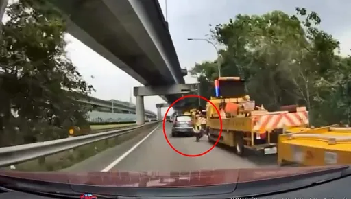 內湖交流道小客車擦撞工程車　37歲駕駛慘遭擊落