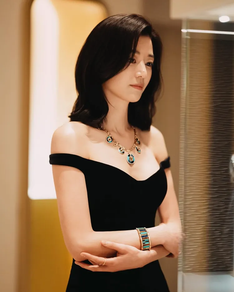 韓國女神全智賢日前絕美現身PIAGET W&W錶展會場。翻攝IG