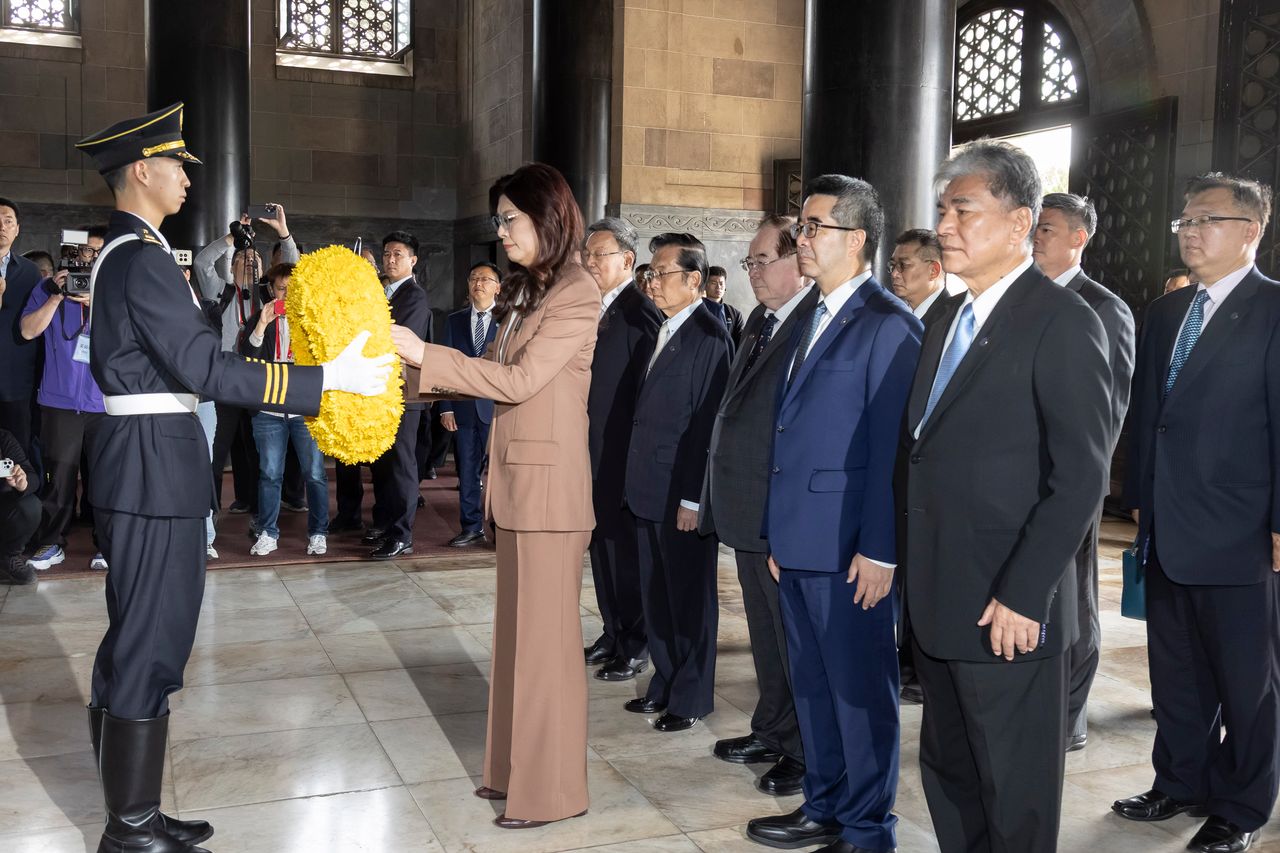 鄭習會是在倒貼?中共實彈照射 他嘆「國民黨變籌碼」