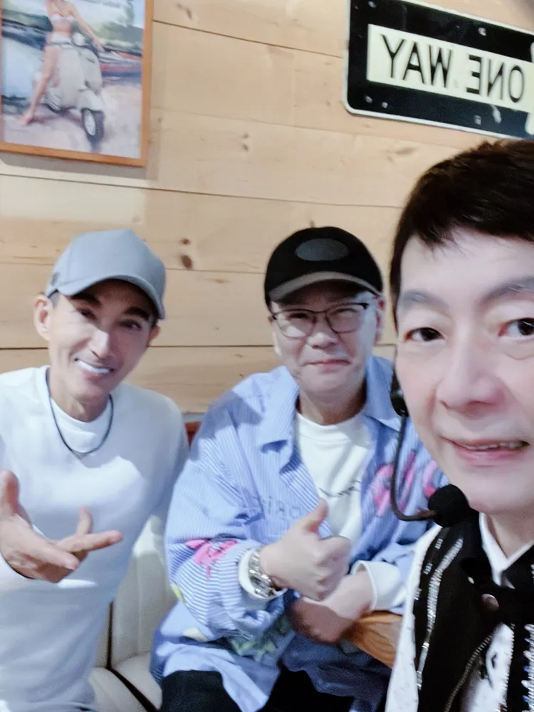 沈玉琳為女兒慶生趴邀來好友潘若迪及魔術師粘立人表演。翻攝粘立人魔術臉書