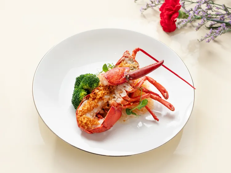 「文華Café」將於5/8至5/10，推出母親節限定全自助式午間饗宴，更特別加贈每位成人「清蒸波士頓龍蝦」乙份，盡情暢享海陸食尚饗宴。台北文華東方酒店提供