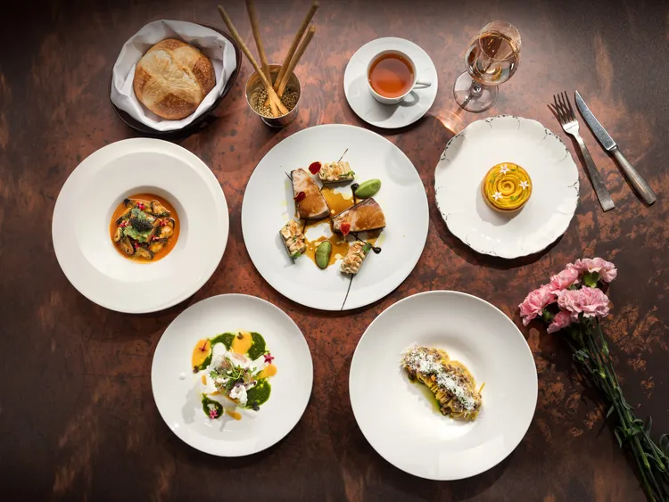 台北文華東方酒店入選米其林指南餐廳肯定的「Bencotto」義大利餐廳，於5/8晚間至5/10晚間時段推出母親節限定套餐，以當代義式美饌的暖心滋味傳遞對母親的感謝。台北文華東方酒店提供