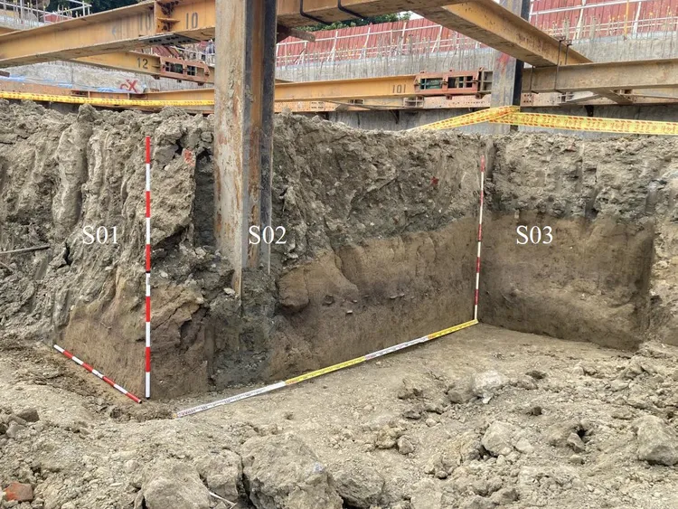南科奇美醫院挖掘地下室時，發現長約3公尺的史前文化層，將採取緊急搶救發掘措施。文資處提供