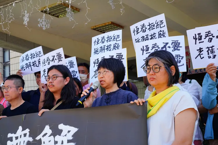 屏東縣核安會委員邱花妹副教授指出，核三再運轉審查仍高度集中於技術面，缺乏完整資訊公開、資訊轉譯與公眾討論機制。地球公民基金會提供