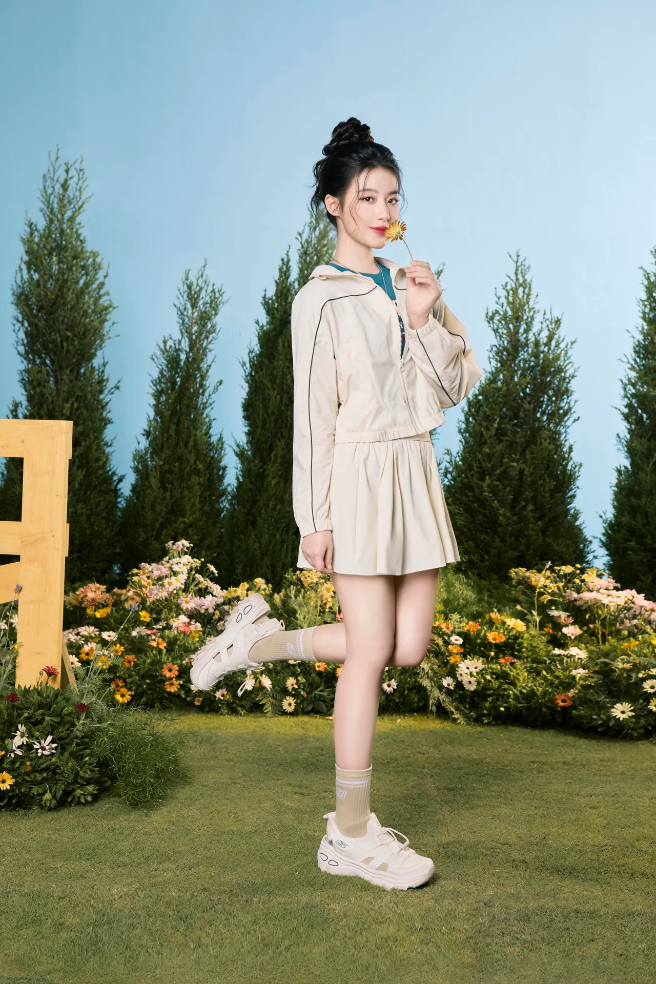 葉舒華以奶油色系搭配D'LITE MAX山系厚底運動涼鞋，造型相當甜美。品牌提供