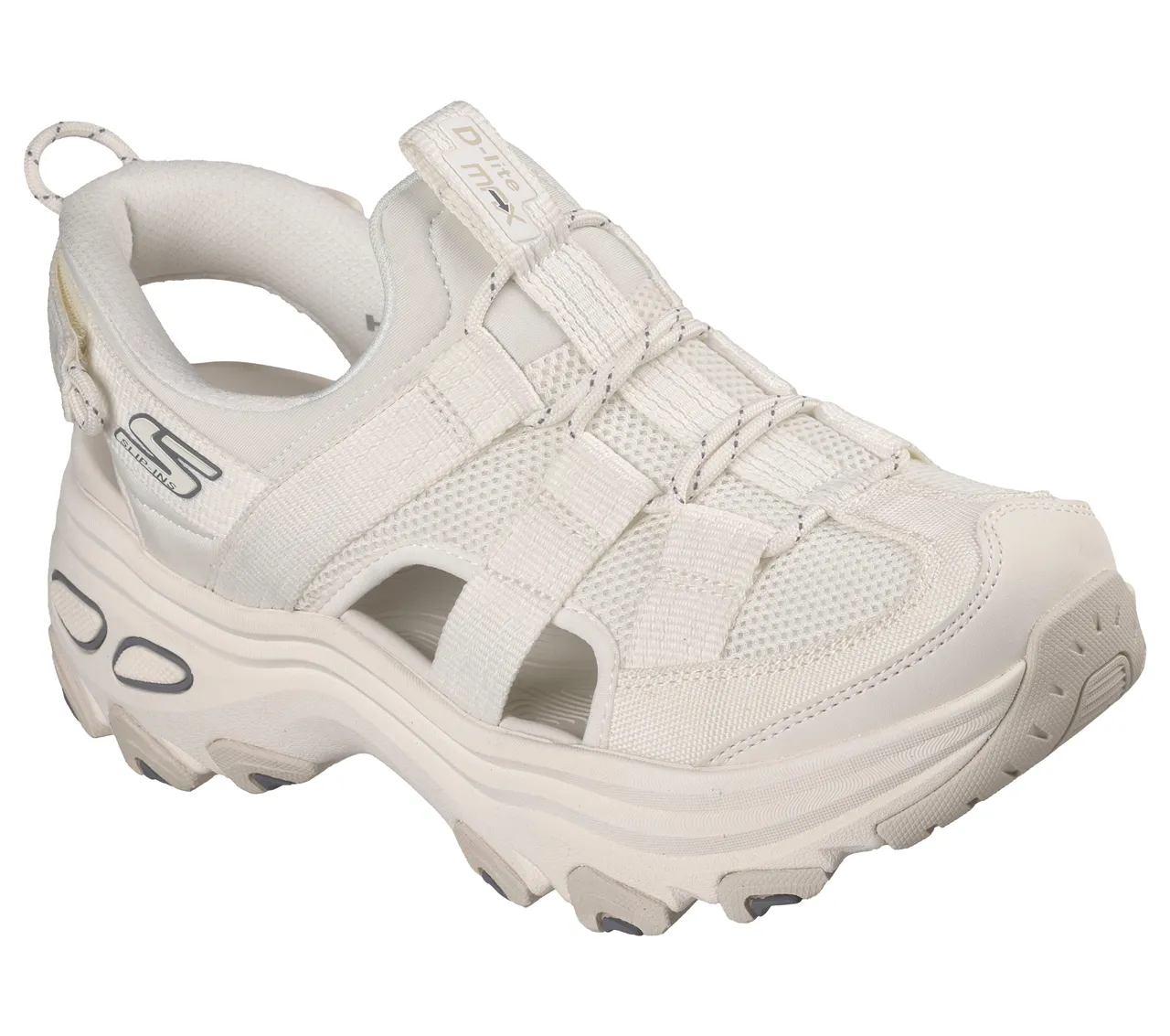 SKECHERS D'LITE MAX女款白色，3490元。品牌提供