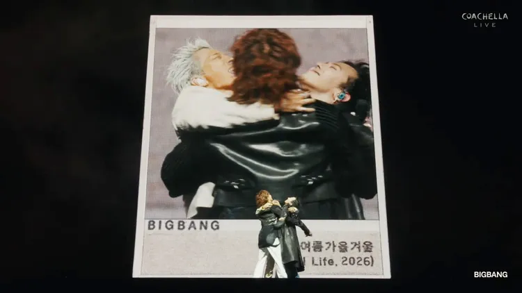 GD、太陽、大聲演出結束抱在一起轉圈圈。翻攝YouTube