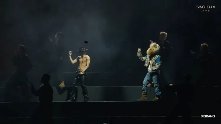 太陽（左）、GD合體唱《GOOD BOY》。翻攝YouTube