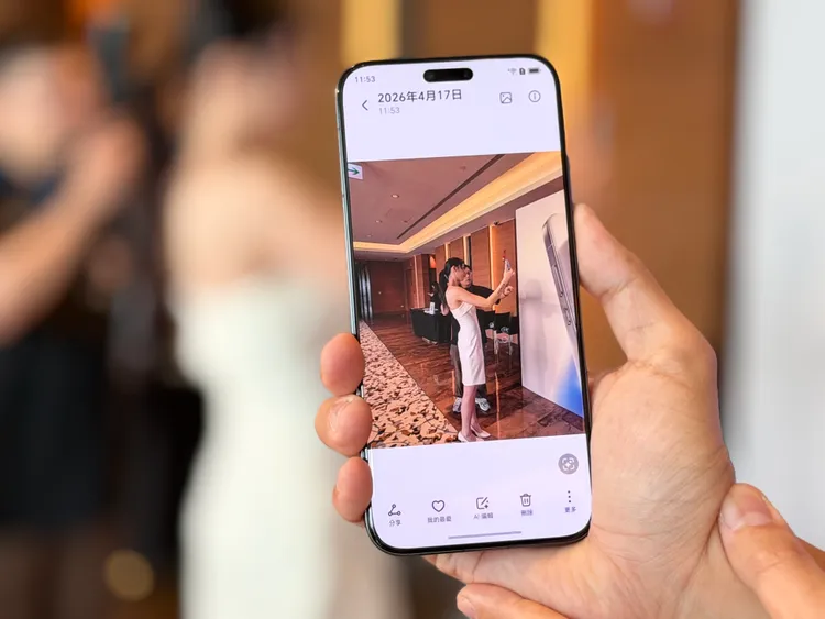  Magic8 Pro支援AI調色，可以自行加入喜歡圖片後調出新的濾鏡風格。趙筱文攝