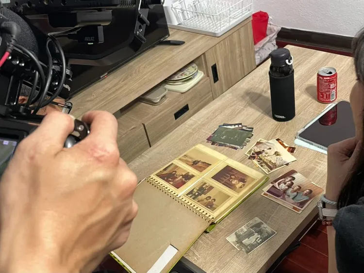 高菊花的家庭老照片，兒女都不知道媽媽曾是紅極一時的歌星「派娜娜」。野火樂集提供