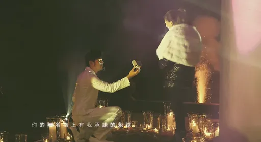 大場面來了！周杰倫珍藏10年求婚昆凌片首曝光　單膝下跪夢幻場景甜爆