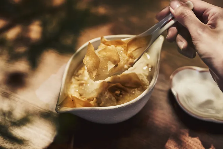 「太史燕窩拆魚羹」以家傳手法熬製魚湯，風味溫潤細緻。業者提供