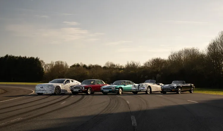  經典車的駕馭經驗體現了Jaguar與生俱來的DNA，研發團隊並以此為核心，注入全新奢華純電四門GT的研發。原廠照片