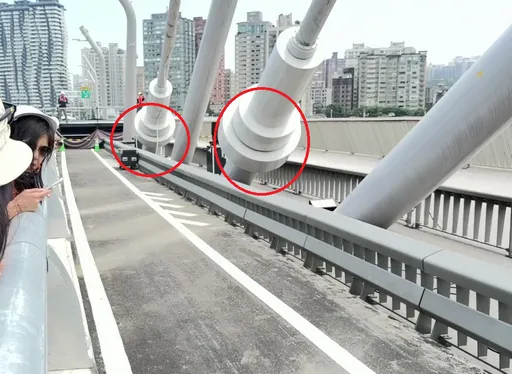 「魚與熊掌」難兼得！淡江大橋機車道窄成1.5米被罵翻　就是為躲「它」視覺衝擊　