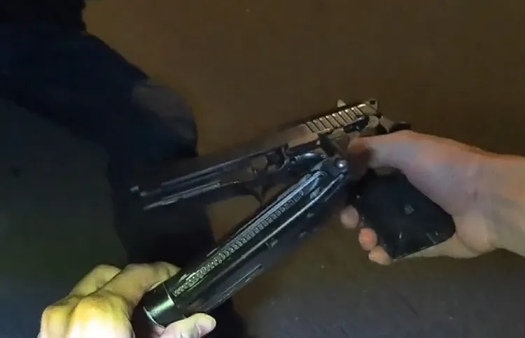 現場查獲一把空氣槍。翻攝畫面