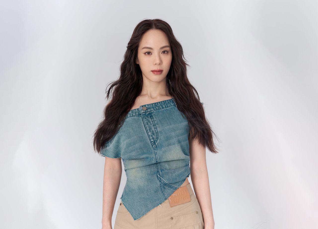 aDAN「頭髮亂了」被狂風吹成瘋婆 慶幸狼狽模樣也很美