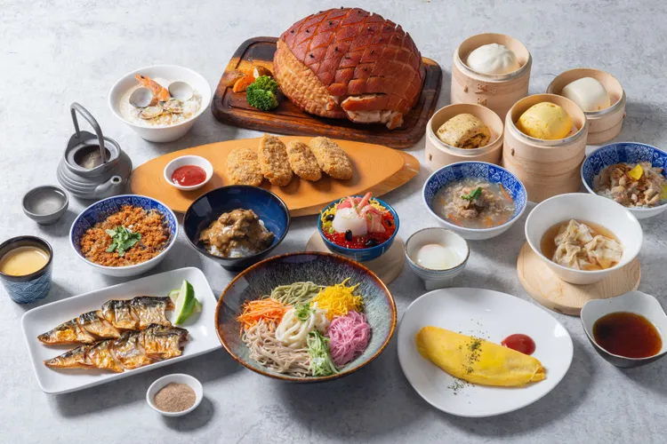 MU TABLE 自助餐廳早餐全新登場，集結宜蘭在地、全台經典與日式風味，從麵點、現沖牛肉湯到和牛咖哩，端出三大系列晨間饗宴。礁溪寒沐酒店提供