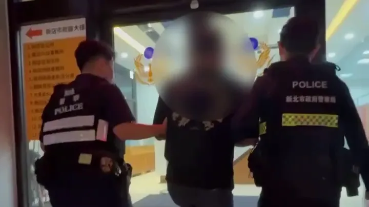 警方將李姓男子帶回派出所。警方提供