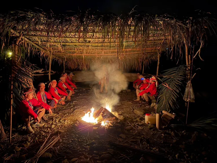 卡那卡那富族河祭4日清晨4時在那瑪夏區依循古禮舉行。翻攝畫面