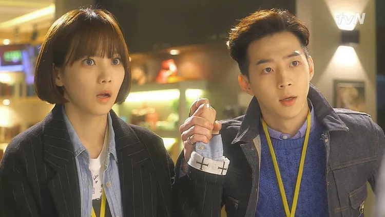 朴有煥（右）《需要浪漫3》與尹昇娥配對。翻攝tvN