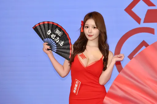 撕破「胸大無腦」刻板標籤　日本J奶女優渡部穗乃逆天長腿！精通4國語言