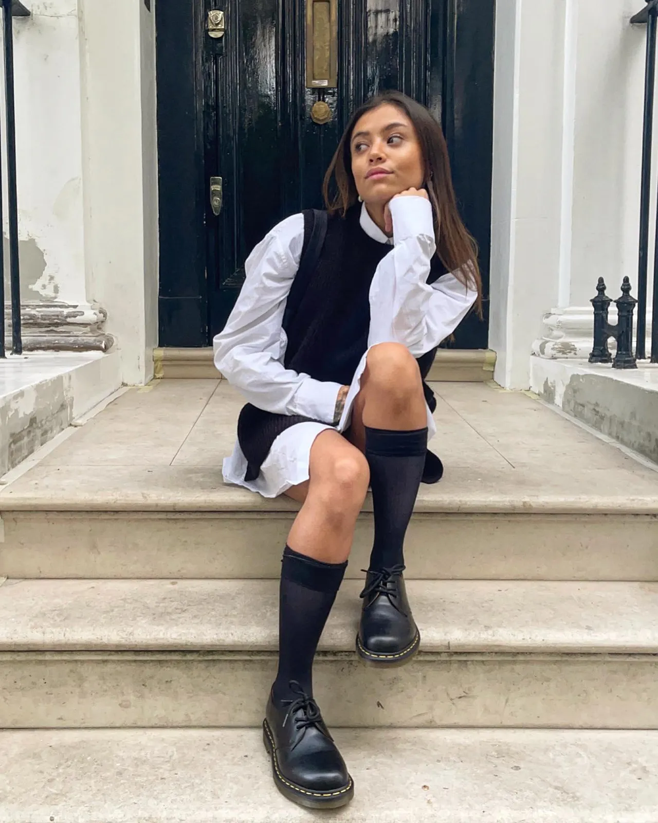 1461三孔平底鞋也是不少潮人的搭配必備。品牌提供