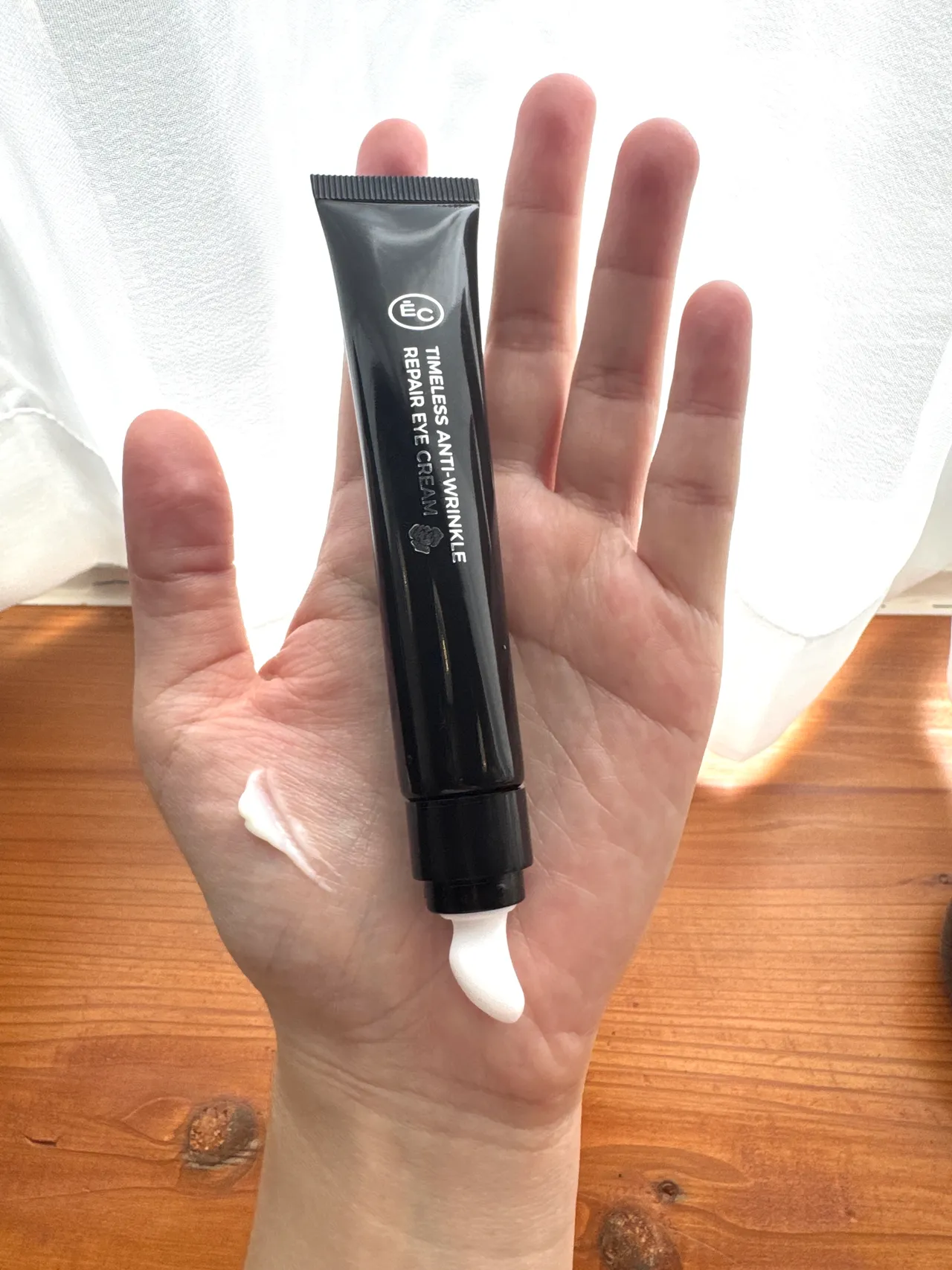 ESSENCARE凝時抗痕修護眼霜，15ml／1550元。張家玲攝