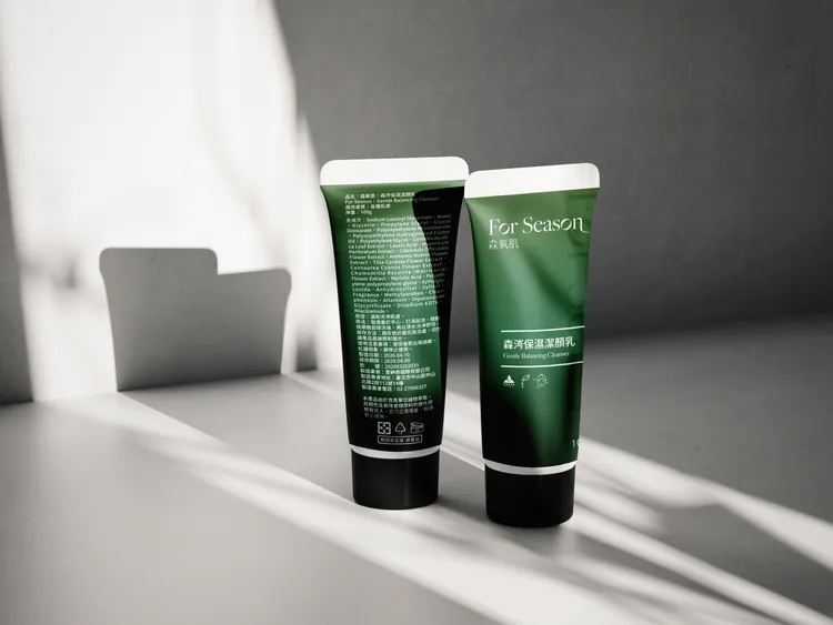 森氧肌森涔保濕潔顏乳，100g／980元。品牌提供