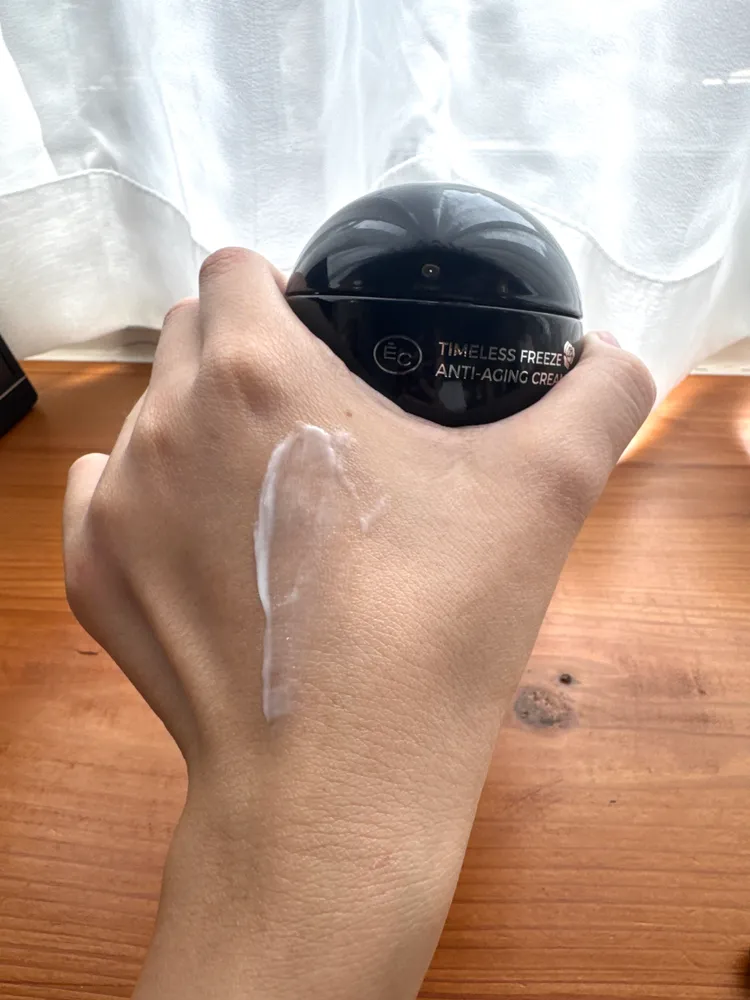 ESSENCARE時光定格逆齡乳霜，50ml／4200元。張家玲攝