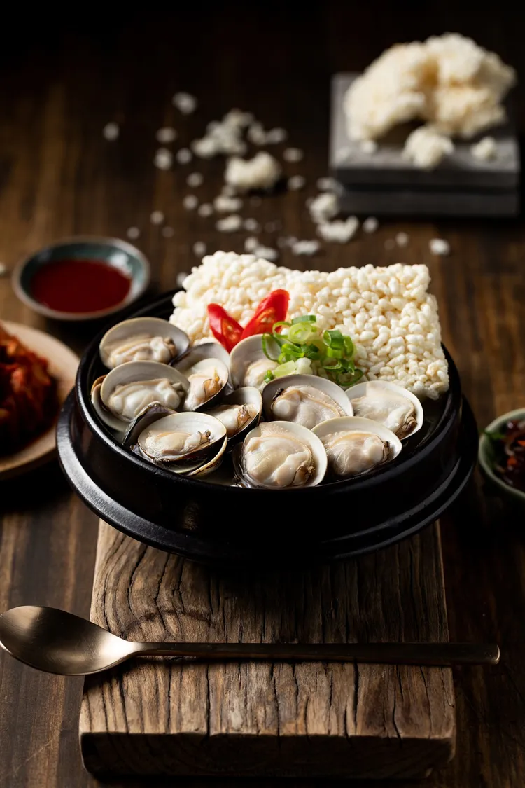 姜滿堂蛤蜊鍋巴湯。業者提供