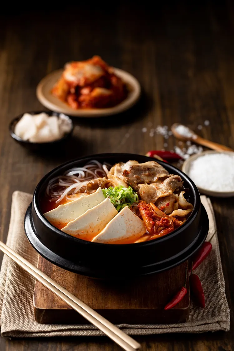 姜滿堂酸泡菜白肉鍋。業者提供