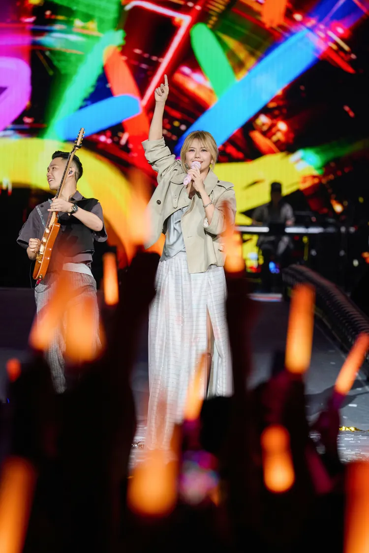 孫燕姿身著Giorgio Armani在吉隆坡開唱。品牌提供