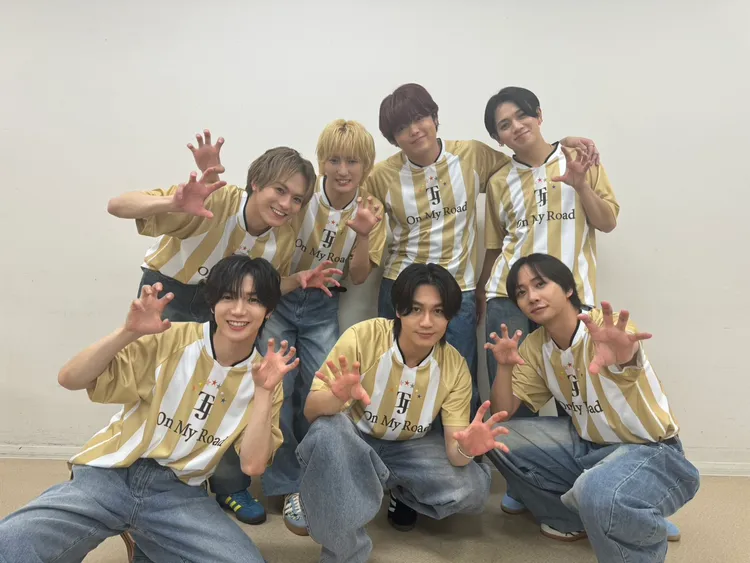 Travis Japan由七五三掛龍也（前排左起）、松田元太、中村海人、松倉海斗（後排左起）、川島如惠留、吉澤閑也、宮近海斗組成。環球音樂提供