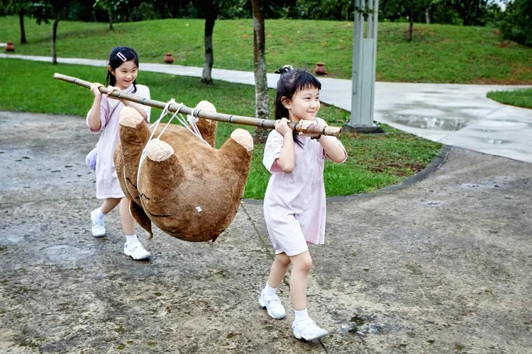 雙人負重等四大關卡挑戰團隊默契。館方提供
