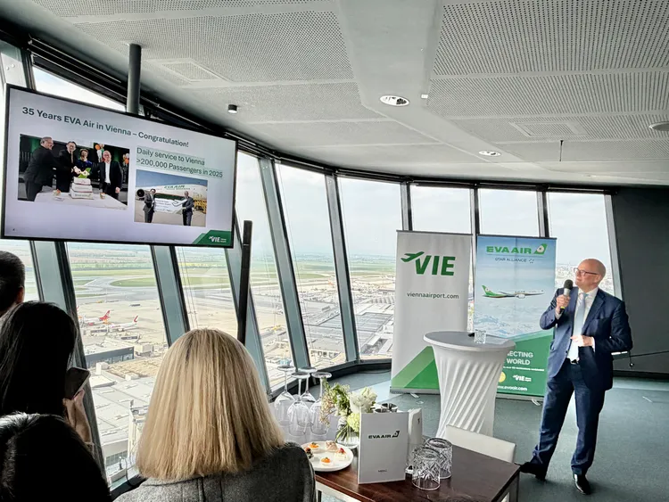 維也納機場共同執行長Mr.Julian Jäger（朱利安耶格）介紹長榮航空合作歷程。莊偉祺攝