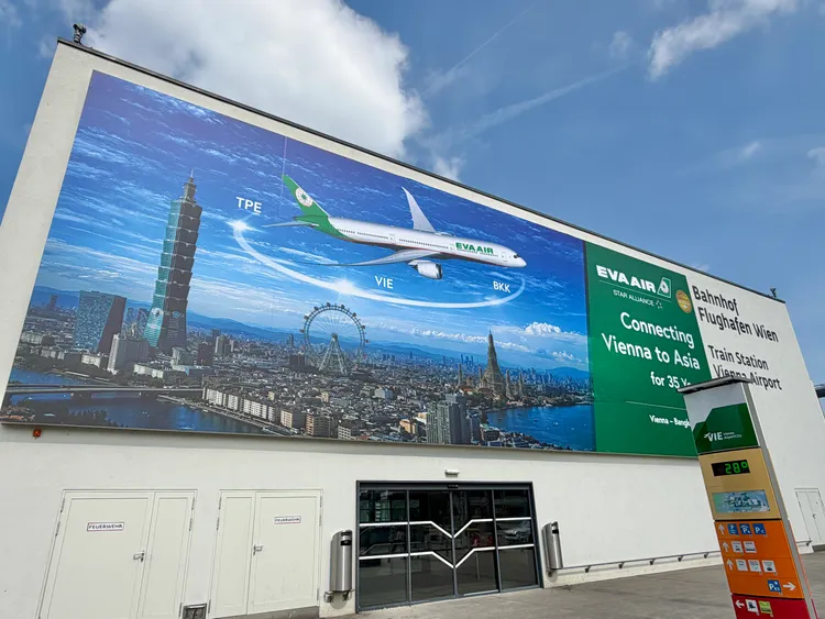 長榮航空開航維也納航線滿35週年，於維也納機場推出系列活動。莊偉祺攝