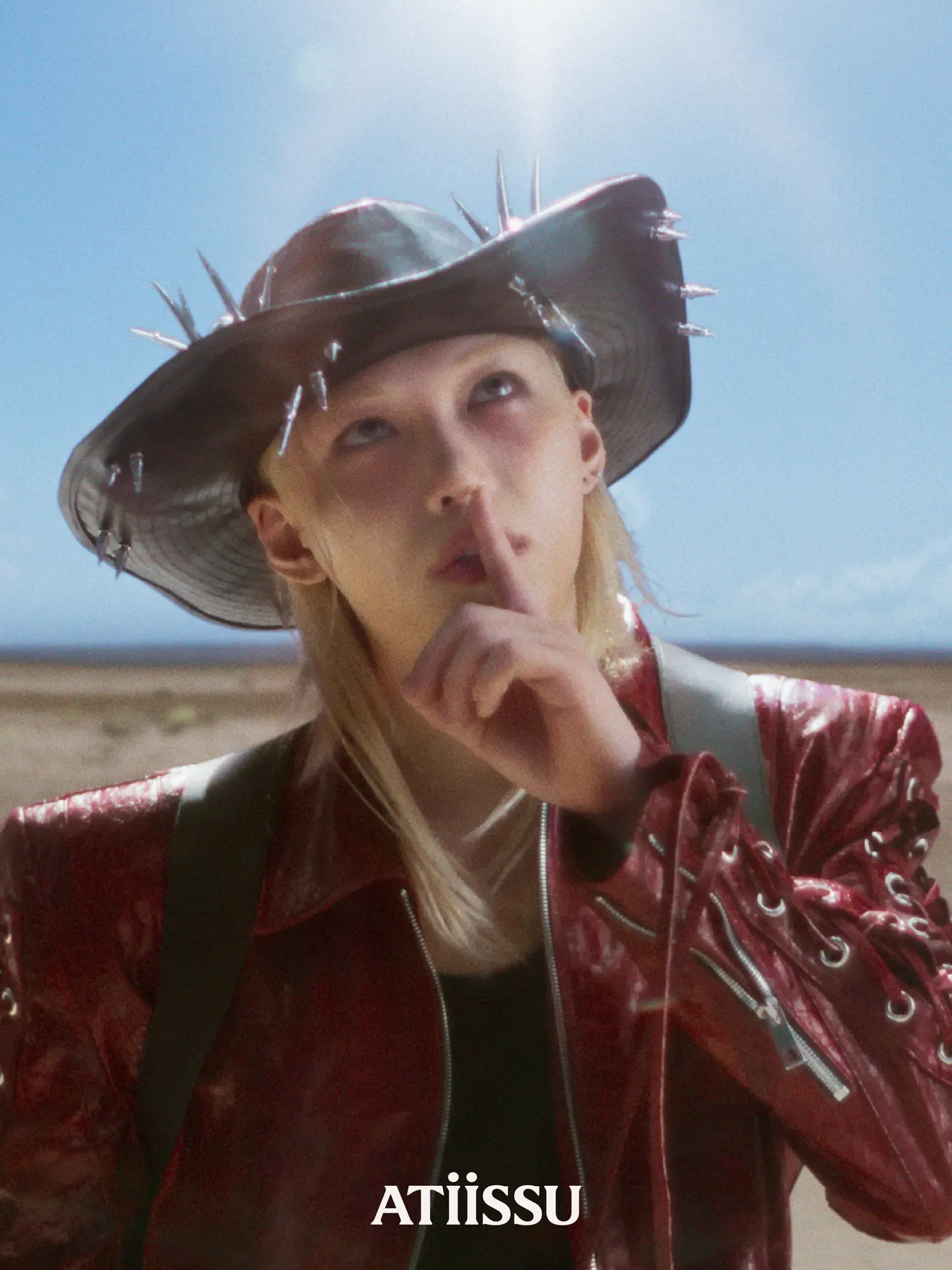 Felix化身帥氣的沙漠牛仔。品牌提供