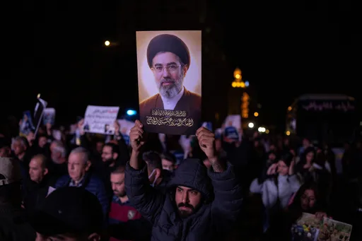  伊朗新最高領袖接位就神隱　傳毀容斷腿但遙控決策