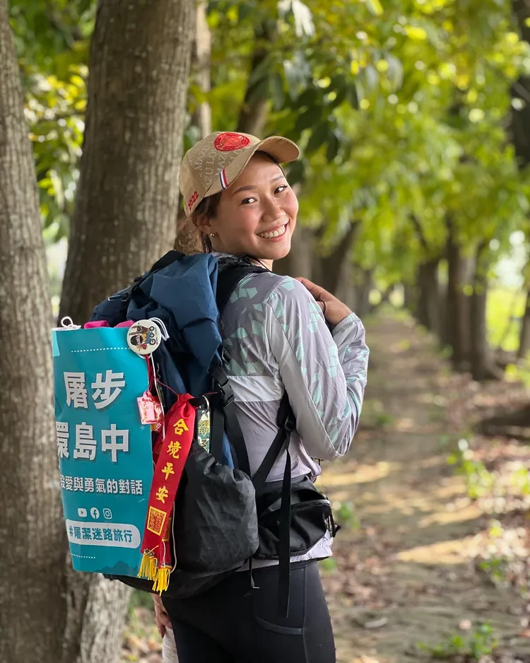 6年前的屠潔因疫情而失業了，後來她將焦慮化作腳步，從300公里的進香走到1000公里的徒步環島，這每一步，都有她的深刻體會。屠潔提供