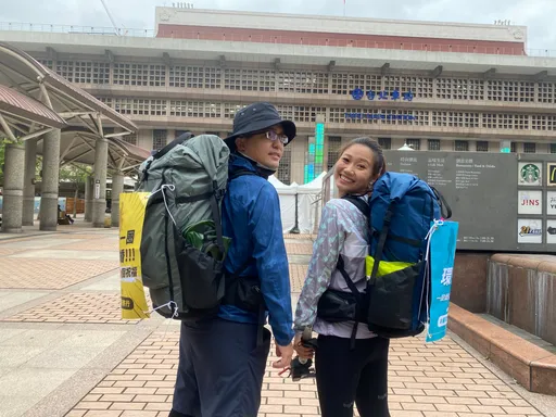 走出疫情失業焦慮！金鐘主持屠潔新書發行　1000公里徒步環島驗證真愛