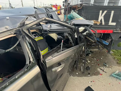 台中龍井嚴重車禍！休旅車猛撞貨車車斗　2人命危搶救中