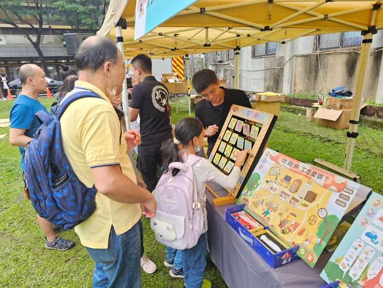 新北消防宣導活動熱鬧登場，園遊會不只好玩還能救命。消防局提供