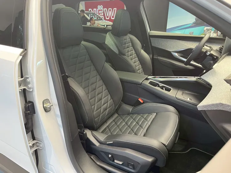 Peugeot 3008 / 5008 GT Cielo新增具備多向電動調整、通風、加熱與按摩功能的NAPPA皮革座椅。周奕豪攝